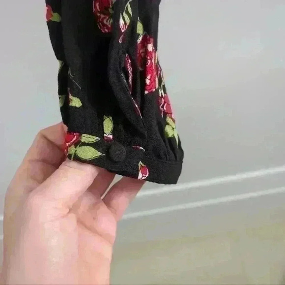 ZARA  | Black/Red Floral Long Sleeve Knotted Crop Top - Picture 4 of 6